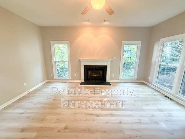 Building Photo - 4900 Willowtree Ln