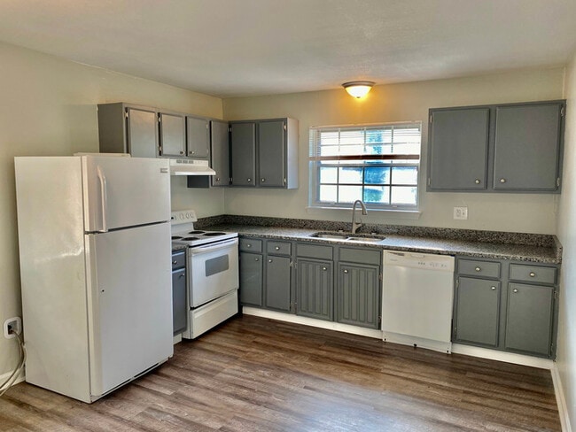 Building Photo - 3Bed/2Bath Duplexin Hixson w Attached Garage