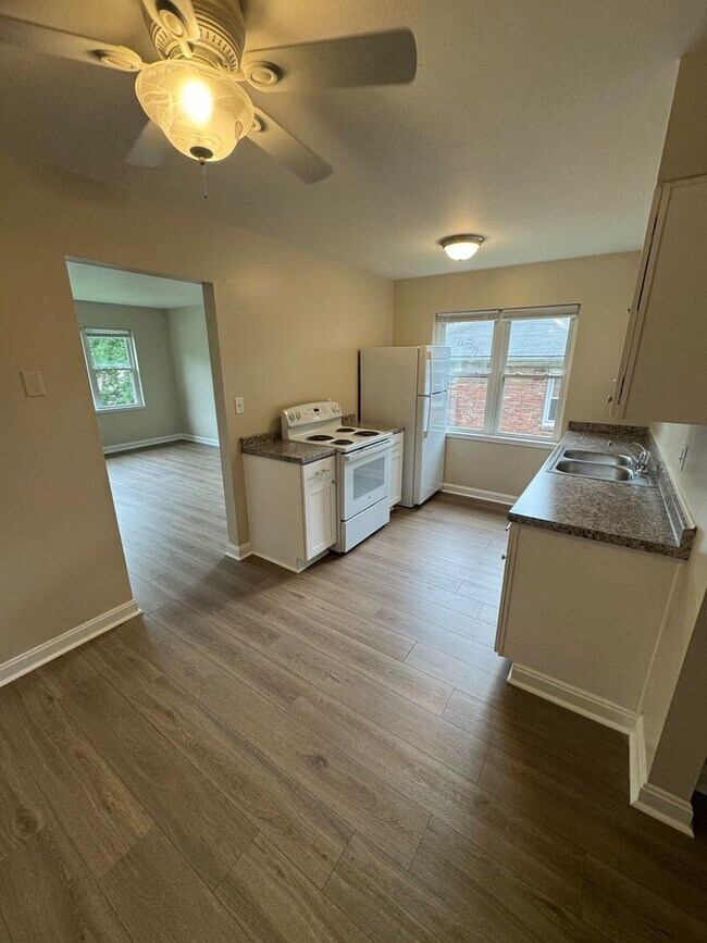 Foto del edificio - 2711 Brownsboro Rd