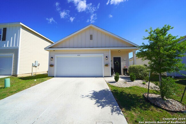 Building Photo - Charming Home Now Available in the Liberte...