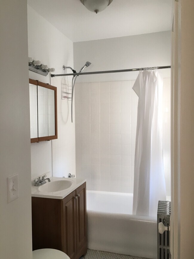 Foto del edificio - 5529 W Farragut Ave