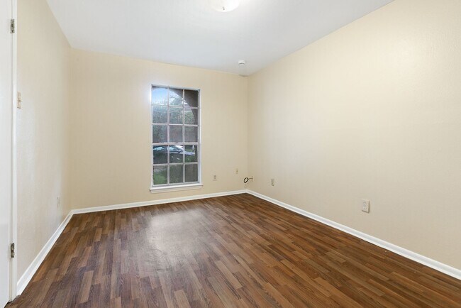 Building Photo - dbh3100