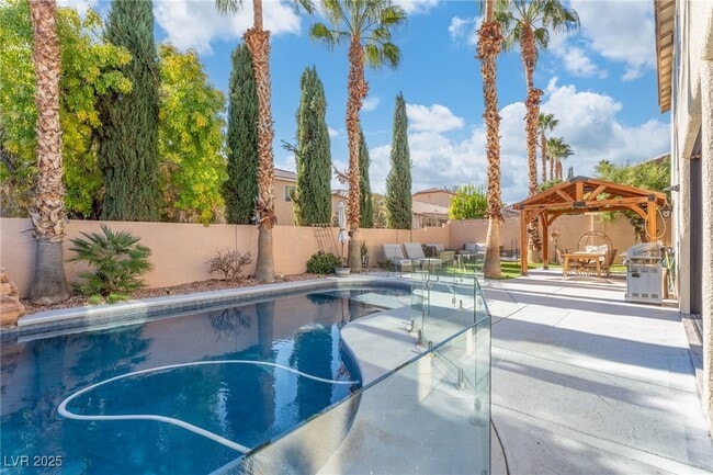 Foto del edificio - 9885 Shadycrest Ct