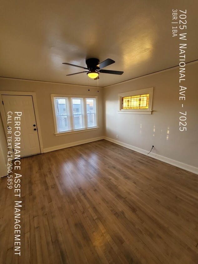 Foto principal - Beautiful 3BD/1BA West Allis Upper Unit