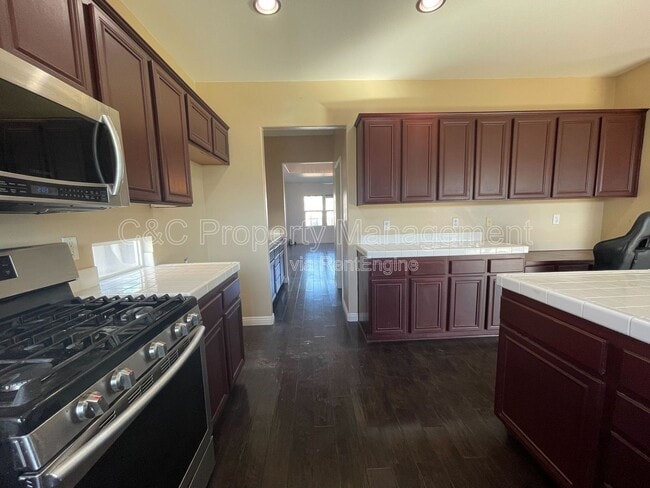 Foto del edificio - 176 Nightfall Rd