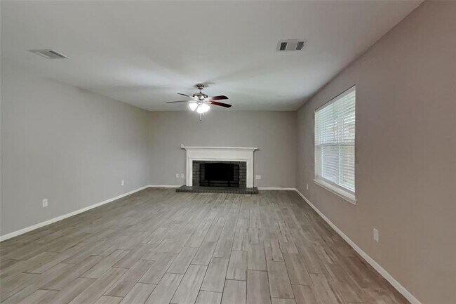 Building Photo - 9219 Palm Shores Dr
