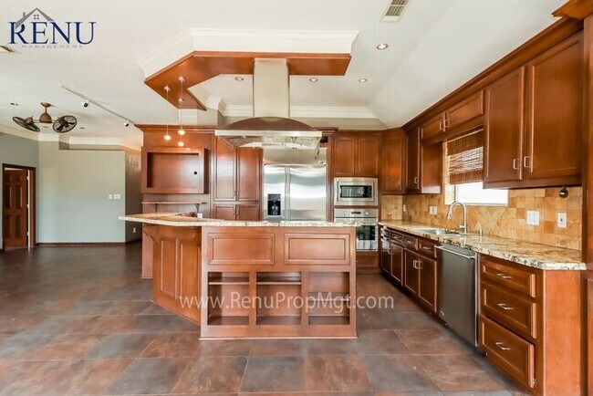 Foto del edificio - Now Available!