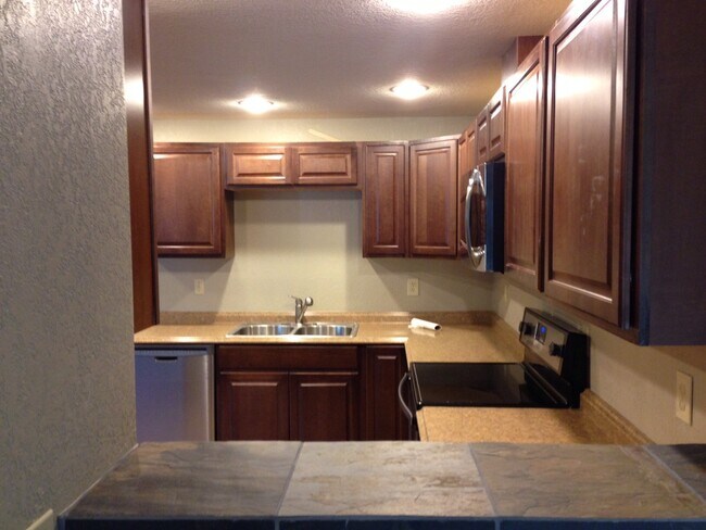 Building Photo - 2 BR, 1BA, 1 car attached garage; SE Boise;