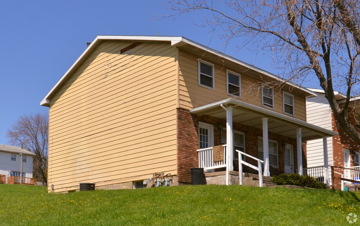 Primary Photo - 2 Limerick Dr