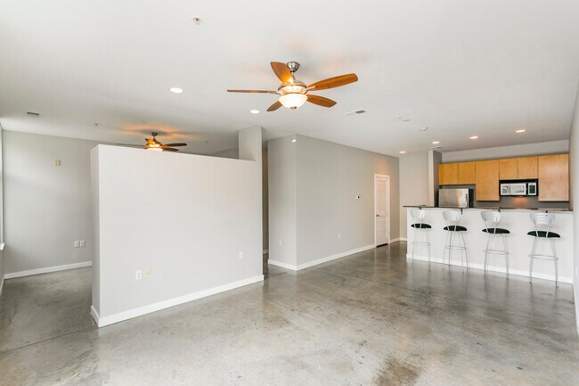 Building Photo - 926 Woodland St
