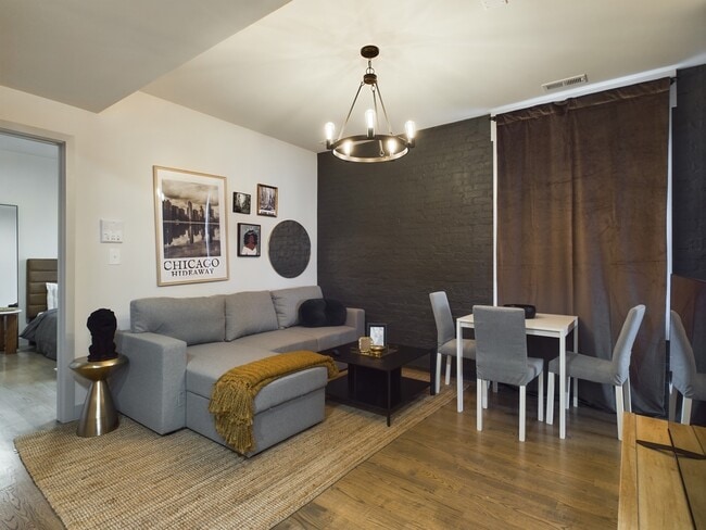 Foto del edificio - 2439 W Walton St