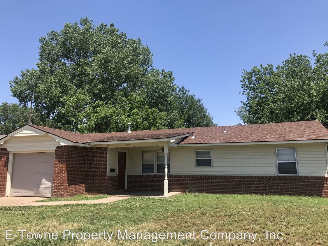 Foto principal - 3 br, 1 bath House - 1209 N 15th