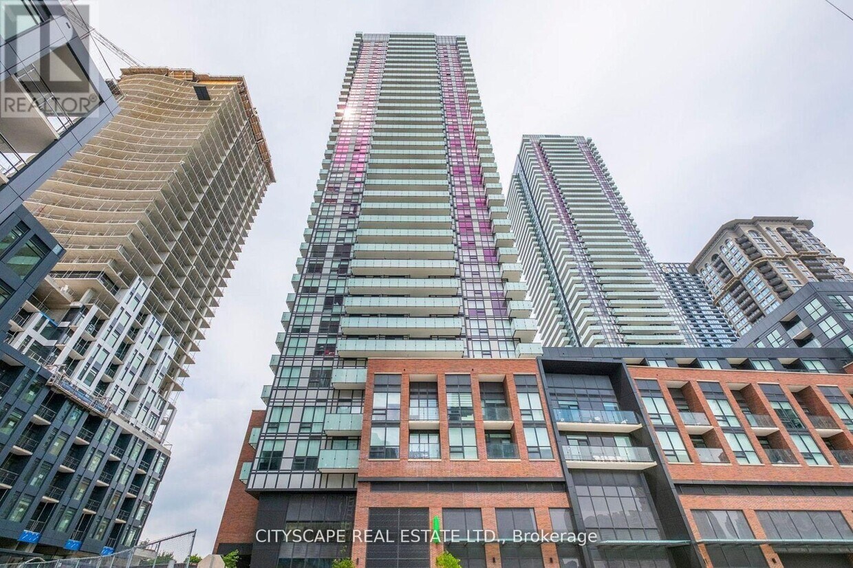 Photo principale - 4130-4130 Parkside Village Dr