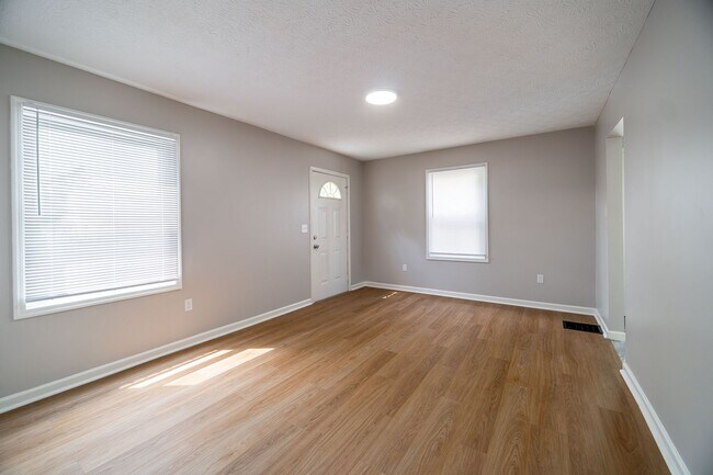 Foto del edificio - 2204 Howey Rd