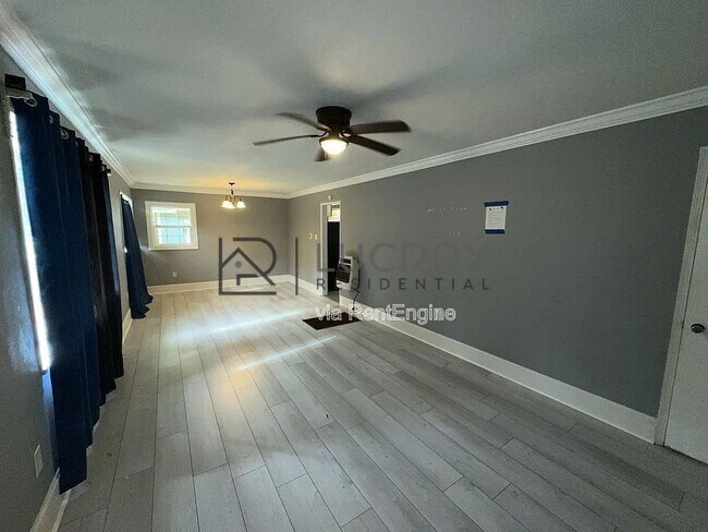 Foto del edificio - 3030 Oak Forest Dr