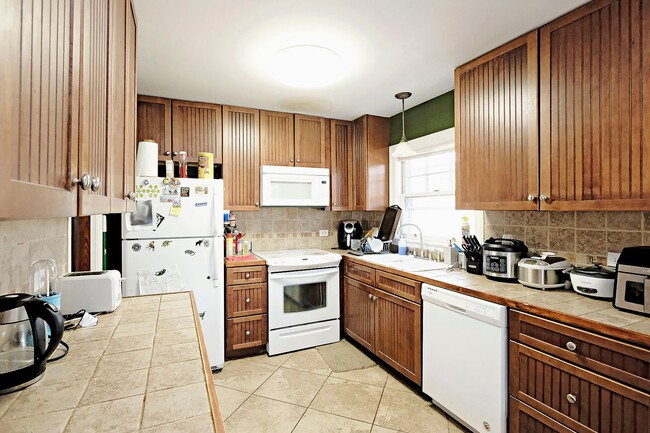 Building Photo - Spacious Fry’s Spring Home – Great Layout for Roommates