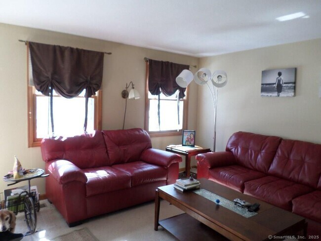 Foto del edificio - 4 Persimmon Ln