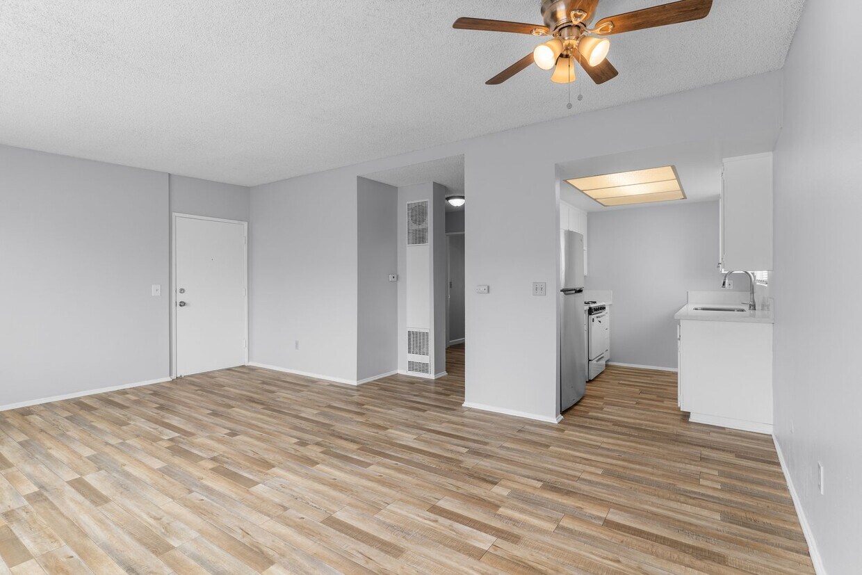 Primary Photo - 2059 W 157th Street