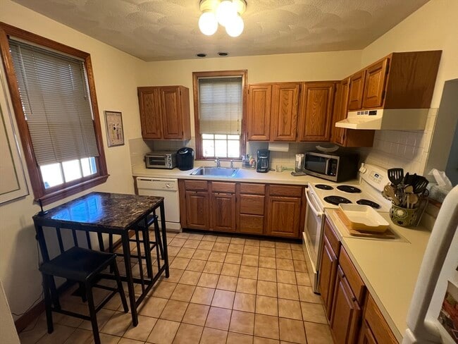 Building Photo - 1050 Chestnut St