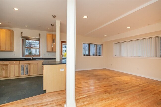 Foto del edificio - 224 Hurley St