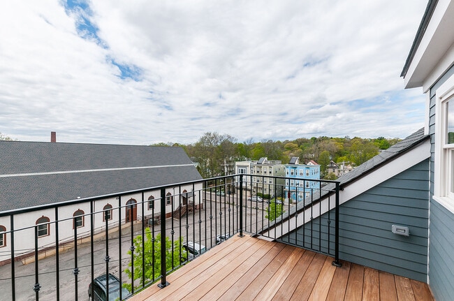 Building Photo - 29 Brookside Ave
