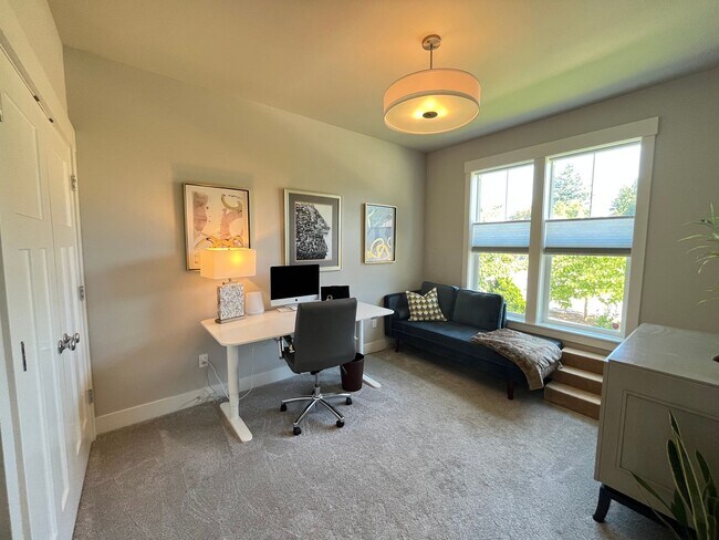 Building Photo - Stunning 4 Bed 2.5 Bath NE Portland ~ Pala...