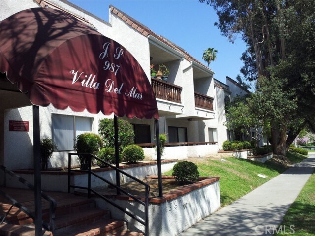 Primary Photo - 987 E Del Mar Blvd