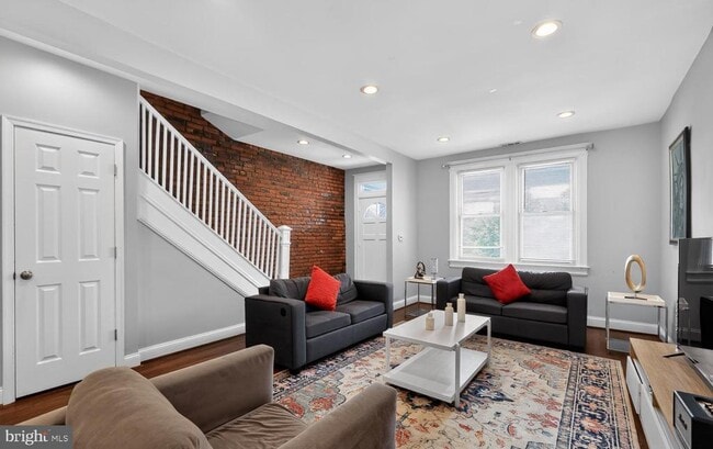 Building Photo - 2630 10th St NE