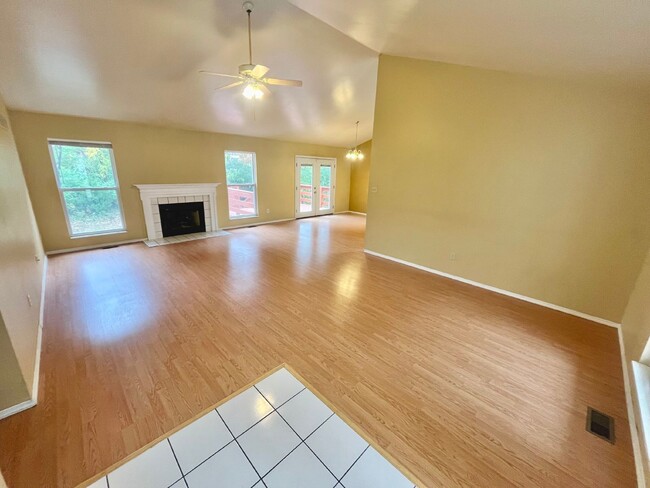 Building Photo - Welcome Home: Spacious 4-Bedroom Gem with ...