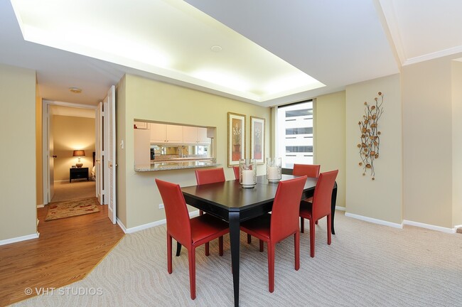 Building Photo - 40 E Delaware Pl