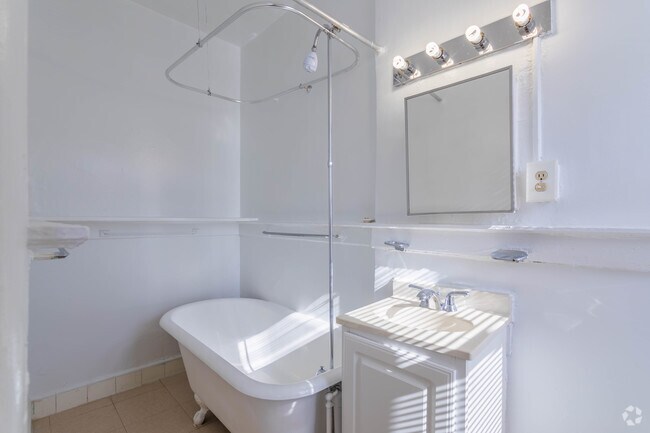 Studio, 1 BA - 355 SF Standard - The Shelburne Apartments