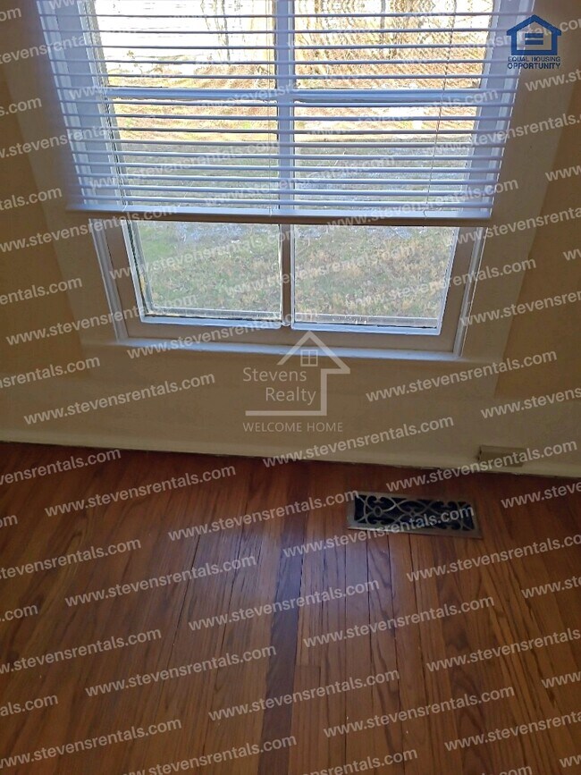 Foto del edificio - 111 N Main St