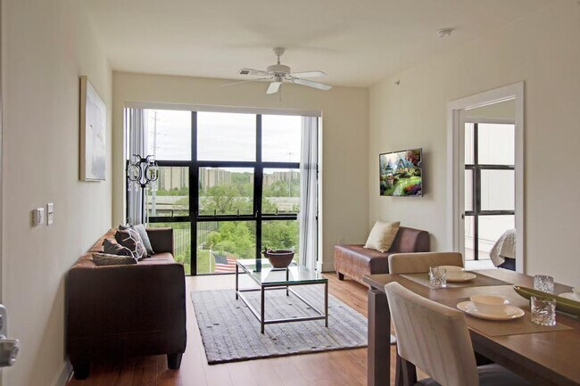 Foto del edificio - 200 S Peyton St