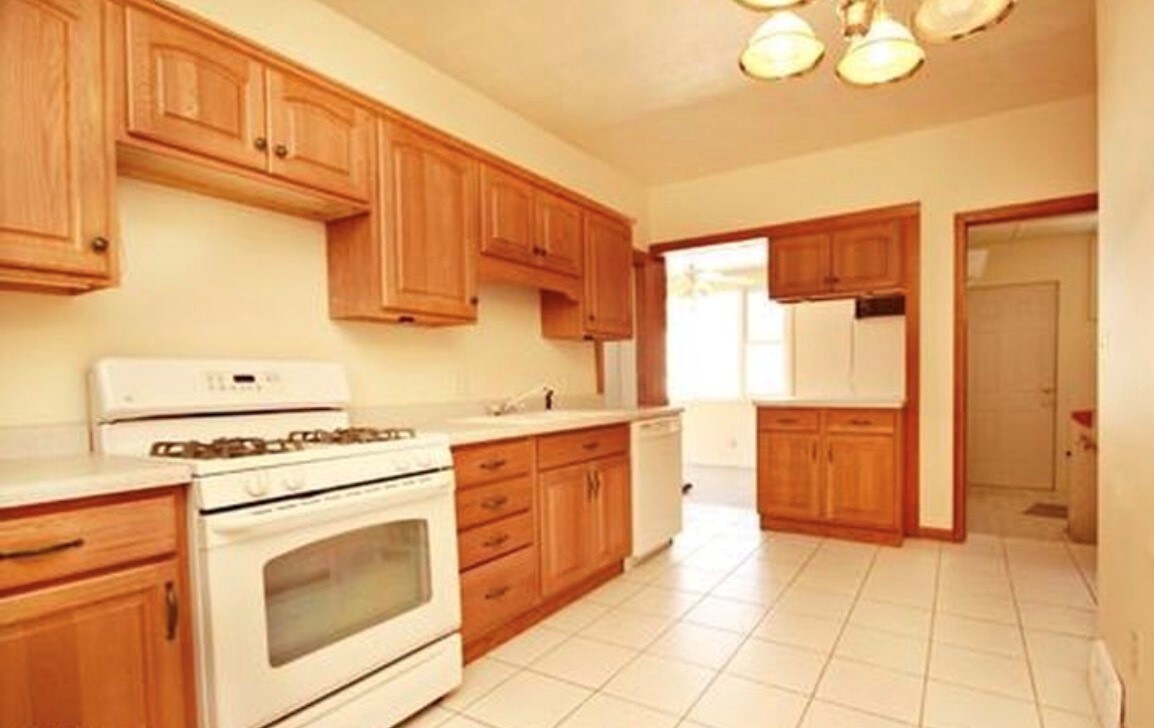 Primary Photo - 2318 W 3rd St