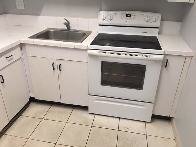 Building Photo - 100 SW 7 Street 1-2 Hallandale Beach FL 33009