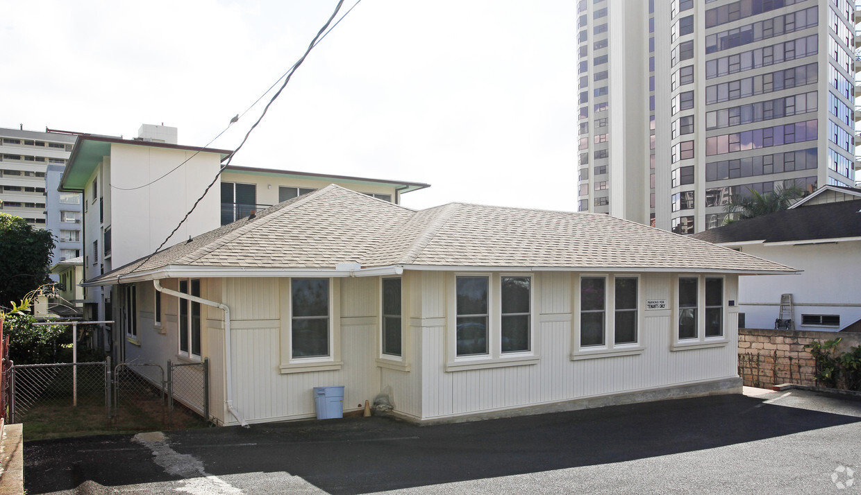 Primary Photo - 1311 Victoria St