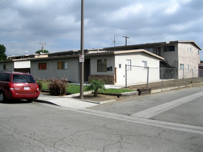 Vista desde la calle - 9325 Mills Ave