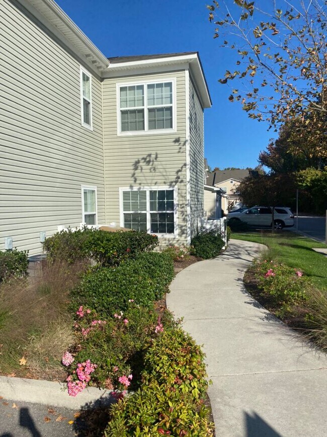 Building Photo - 5500 Muth Ct