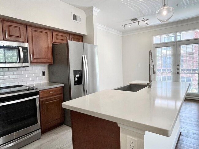 Building Photo - 15200 Memorial Dr