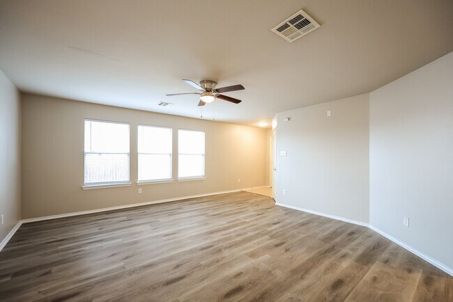 Foto del edificio - 3654 Archer Blvd