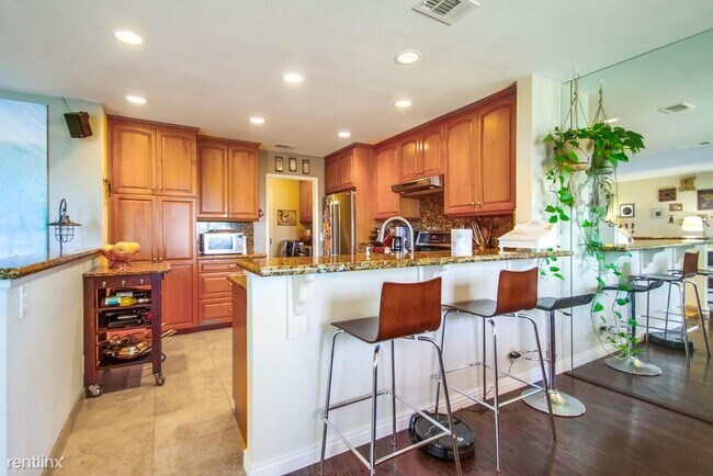 Foto del edificio - 3 br, 2.5 bath Townhome - 3064 Avenida Chr...