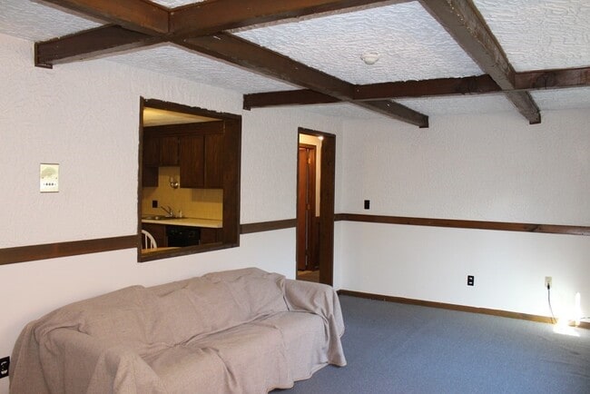 Building Photo - 15 Spencer Rd