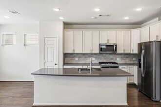 Building Photo - 3104 Roseland Terrace Ln