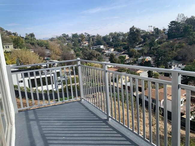 Building Photo - 2006 N Alvarado St