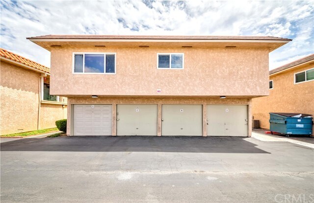 Building Photo - 965 Las Lomas Dr