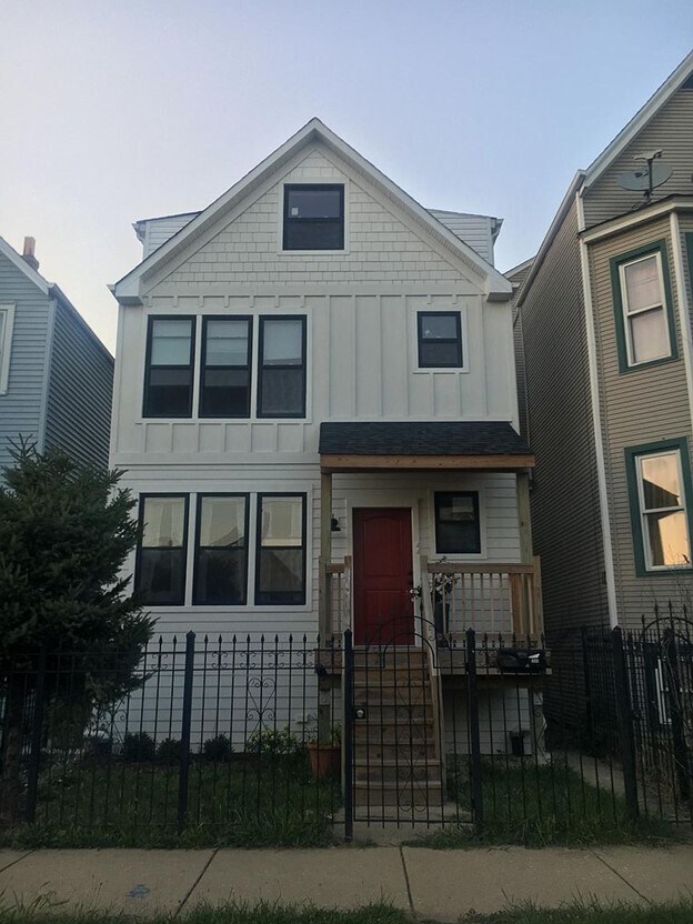 Building Photo - 3644 W Shakespeare Ave