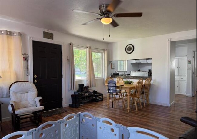 Foto del edificio - 328 Minckler Ave