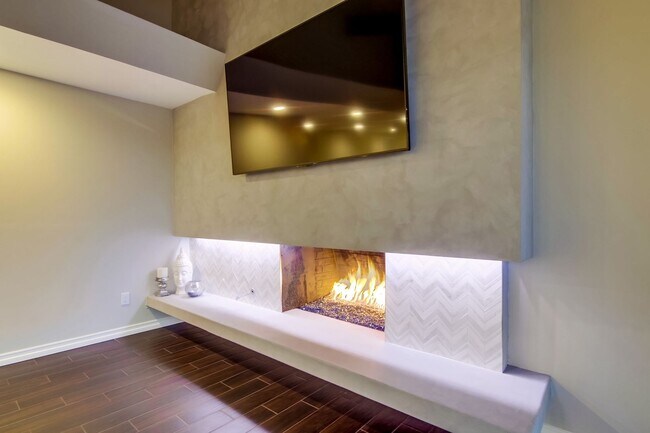 Building Photo - Gorgeous and Modern Point Loma House