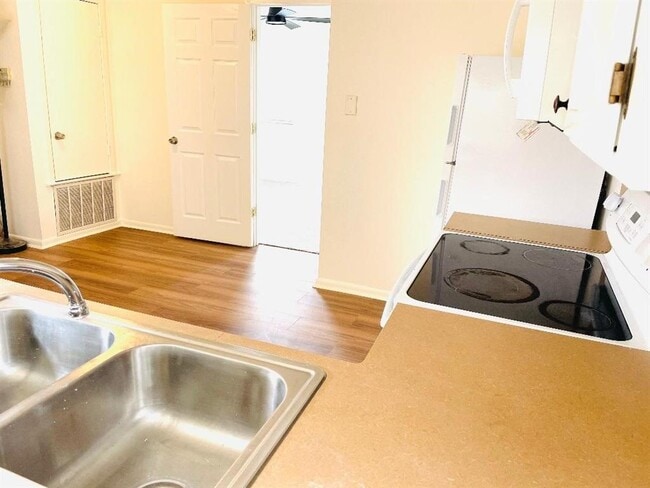 Foto del edificio - 5608 Cougar Dr