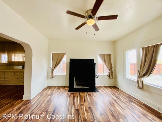 Building Photo - 3 br, 1 bath House - 1642 W. Jensen Ave.,
